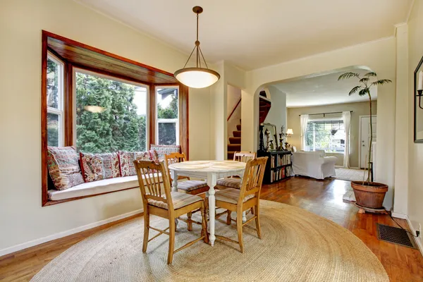 Salle à manger dans vieille maison — Photo