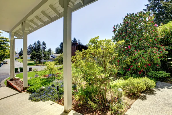 Entrance porch blooming flower bed — Stock Photo, Image