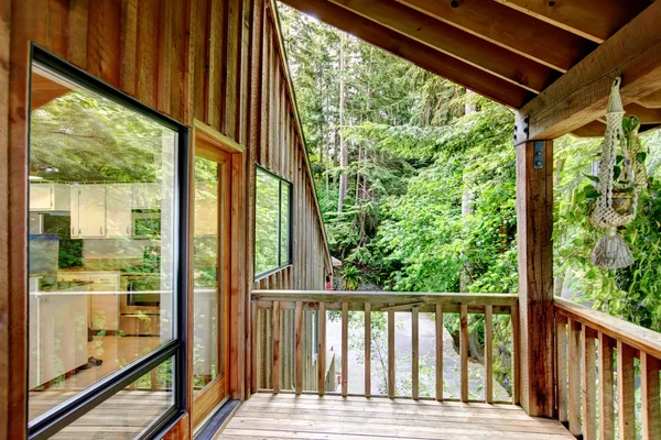 Walkout deck in log cabin house — Stock Photo, Image