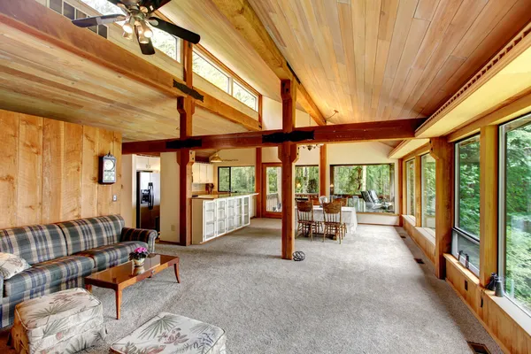 Cabane en rondins intérieur — Photo