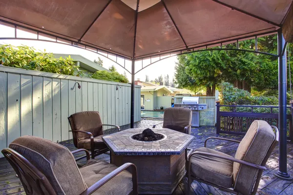 Backyard gazebo with patio set — Stock Photo, Image