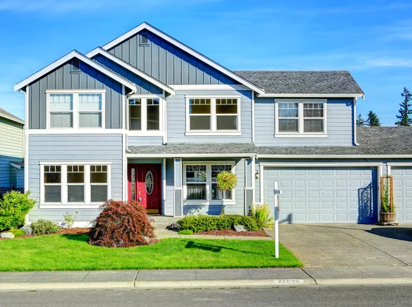 Big two story house. View of entance porch and garage — Stock Photo, Image