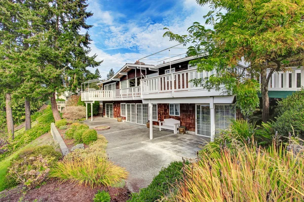 House exterior. View from backyard — Stock Photo, Image