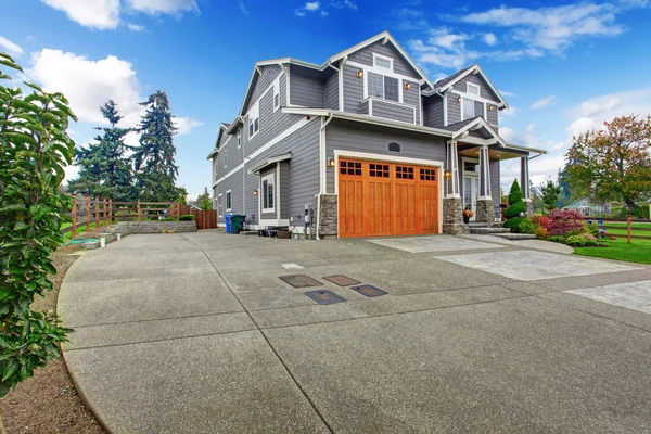 House exterior. Large countryside house — Stock Photo, Image