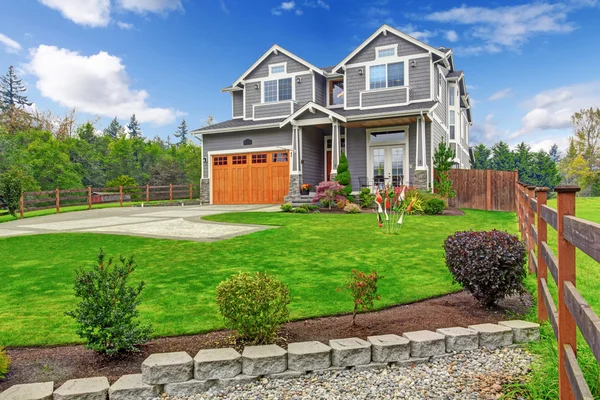 House exterior. Large countryside house — Stock Photo, Image