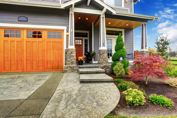 House exterior with curb appeal — Stock Photo, Image