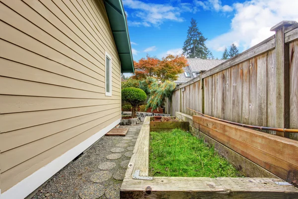 Fenced backyard  view — Stock Photo, Image