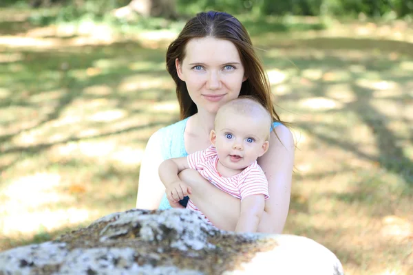 Family in Kauai park — Stock Photo, Image