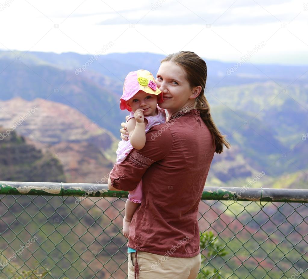 Mother and her daughter in Waimea Canyon