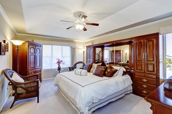 Luxury master bedroom interior — Stock Photo, Image
