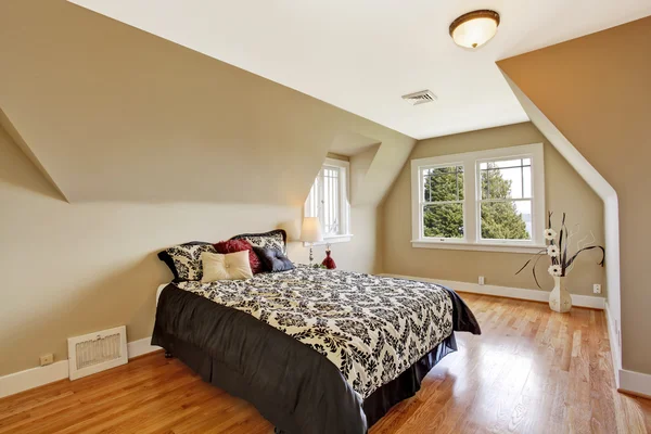 Élégant intérieur de chambre avec plafond voûté — Photo