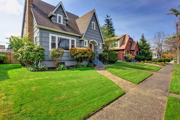 House exterior with curb appeal — Stock Photo, Image