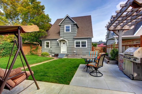 House backyard with patio area — Stock Photo, Image