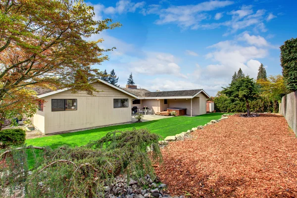 House exterior. Backyard view — Stock Photo, Image