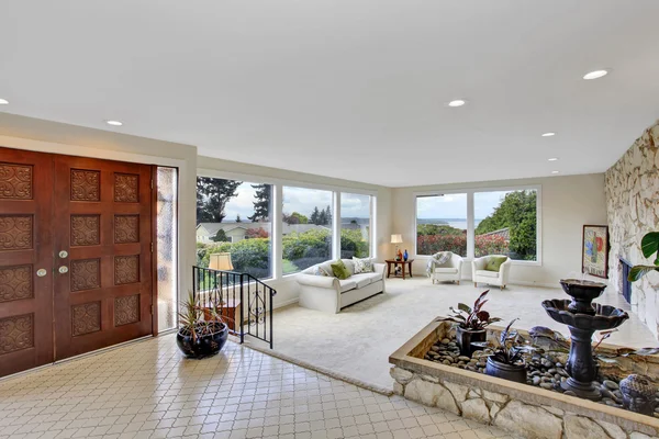 Living room with fountain in luxury house — Stock Photo, Image