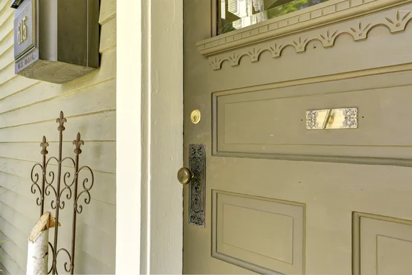 古い木製のドアを入り口 — ストック写真