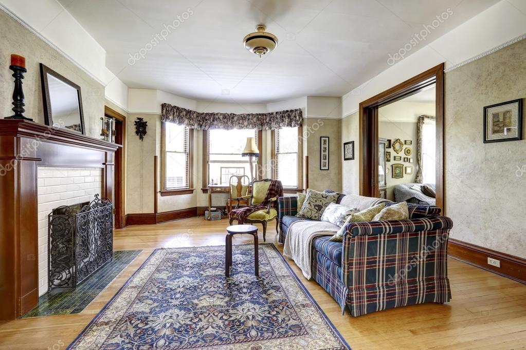 Woonkamer interieur in oude amerikaanse huis — stockfoto ... Openhaard woonkamer interieur