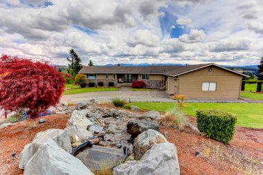 evin ön bahçesine için güzel peyzaj tasarımı