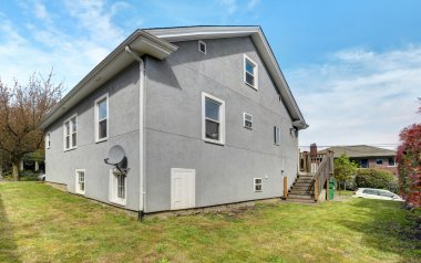 basit büyük ev exteior. arka görünüm