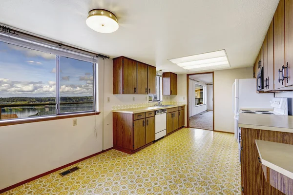 Empty kitchen room in old house — Stock Photo, Image