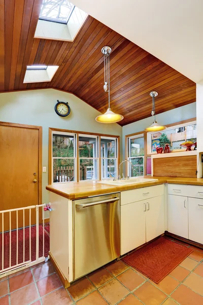 Interior dapur di rumah tua — Stok Foto