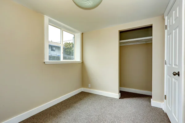 Empty room with closet — Stock Photo, Image