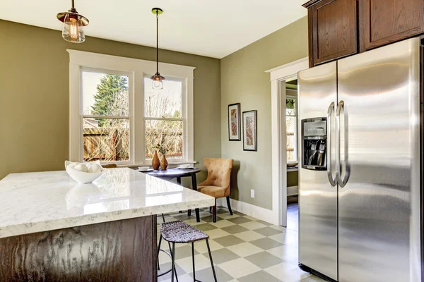 Kitchen with marble top island — Stock Photo, Image