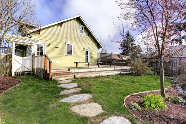 House backyard with walkout deck and small garden — Stock Photo, Image