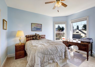 ofis alanı ile ışık mavi yatak odası