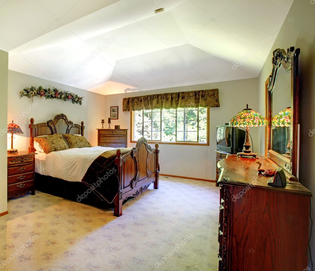 Tradizionale americana camera da letto — foto stock © iriana88w ... Camere da letto americane