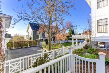 arka bahçe ile lüks ev