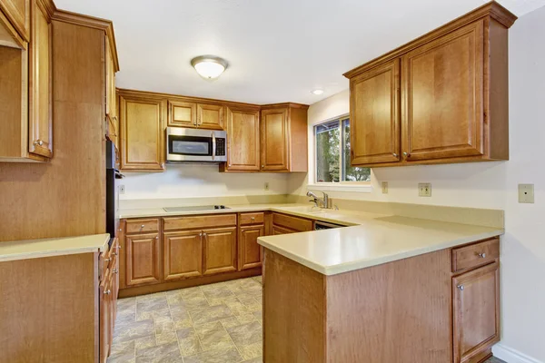 Keuken interieur in leeg huis — Stockfoto