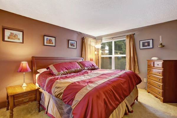 Bedroom interior with beautiful bed in red and mocha — Stock Photo, Image