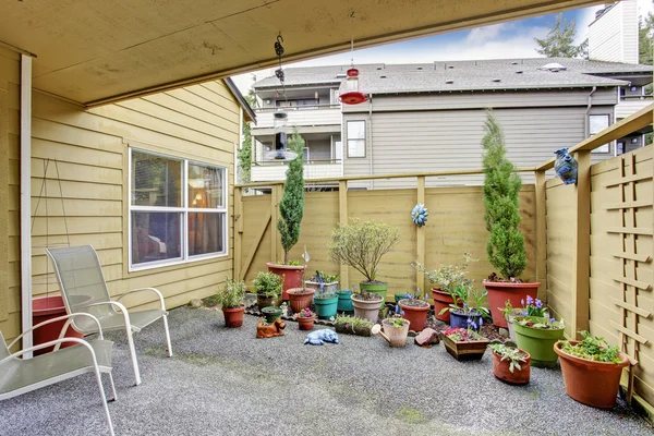 Small backyard with lot of flower pots — Stock Photo, Image
