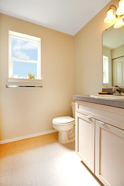 Creamy warm bathroom interior — Stock Photo, Image