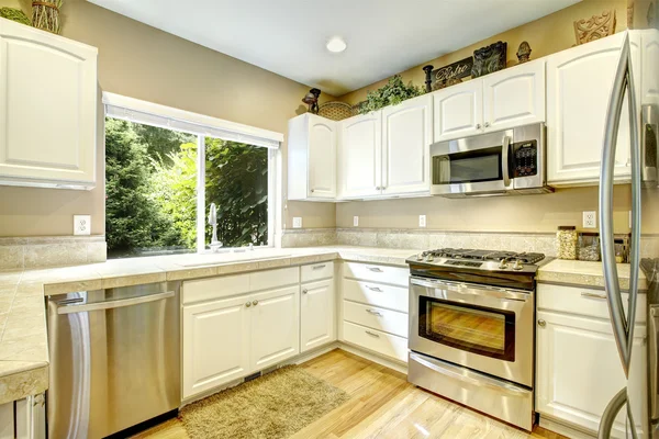 Cocina blanca habitación interior — Foto de Stock