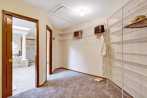 Spacious walk-in closet inteior — Stock Photo, Image