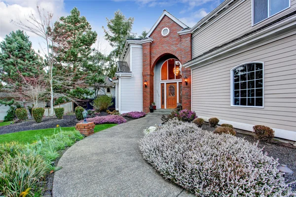 Luxury house entrance porch with walkway — Stock Photo, Image