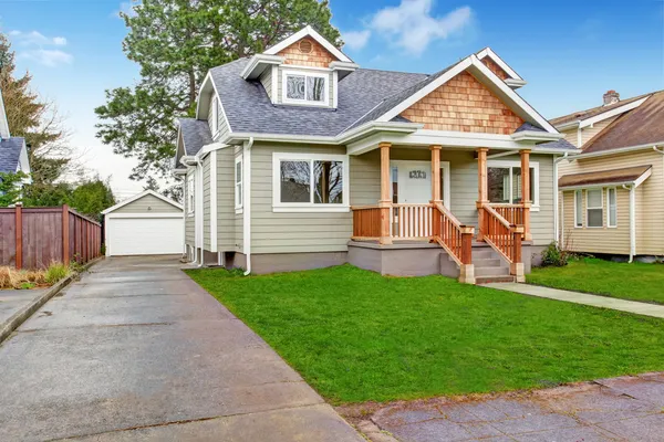 House exterior. Entrance porch and garage view — Stock Photo, Image