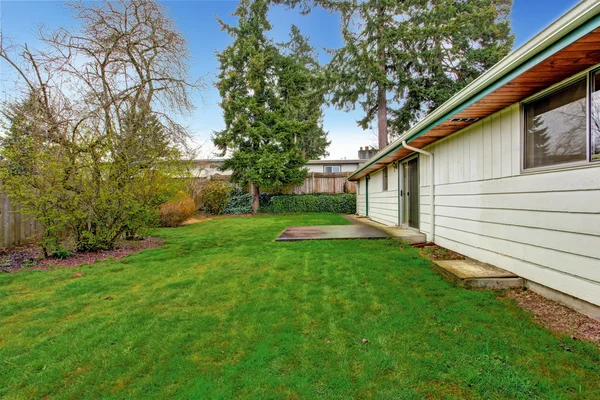 View of backyard and walkout deck — Stock Photo, Image