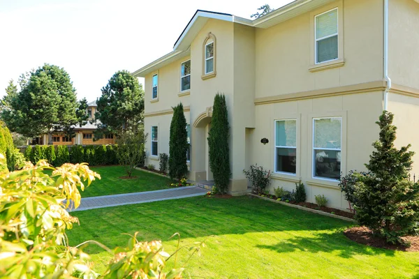 Luxury house and curb appeal — Stock Photo, Image