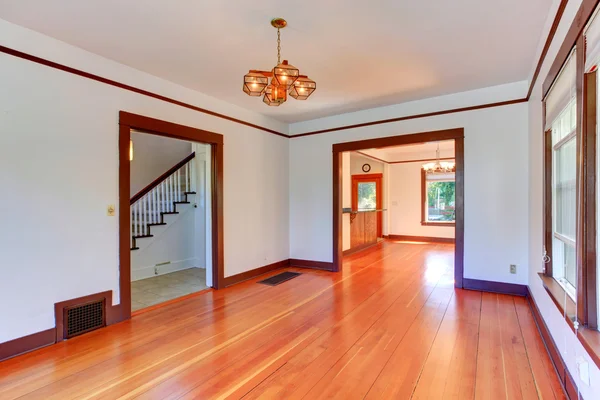 Interior de la casa vacía en color blanco —  Fotos de Stock