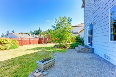 Klasik Amerikan ev bahçesi ile