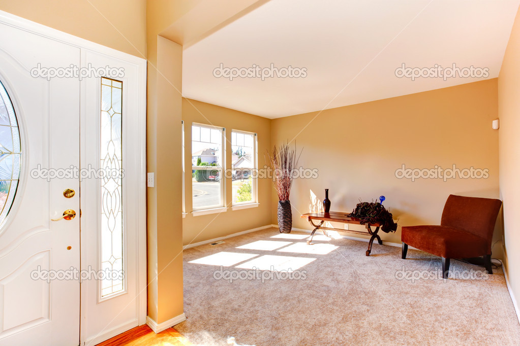 Tomt hus inredning. entré hall och vardagsrum — stockfotografi ...