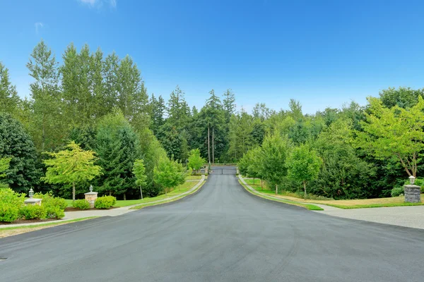 Zufahrt in Wohnanlage. Washington-Staat — Stockfoto