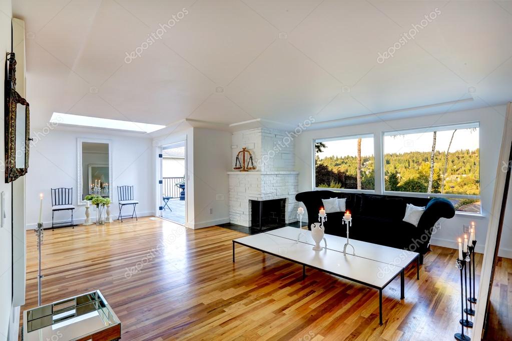 Lichte woonkamer interieur met witte bakstenen open haard ... Openhaard woonkamer interieur