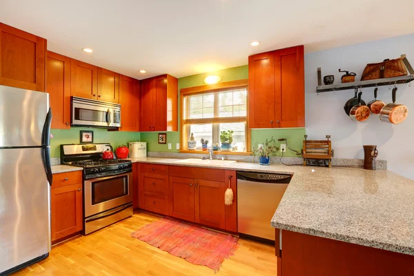 Kitchen with granite tops and green back splash — Stock Photo, Image