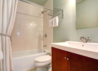 basit banyo iç duvar karo döşeme ile