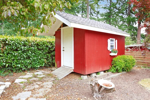 Bright red shed on backyard area — Stock Photo, Image