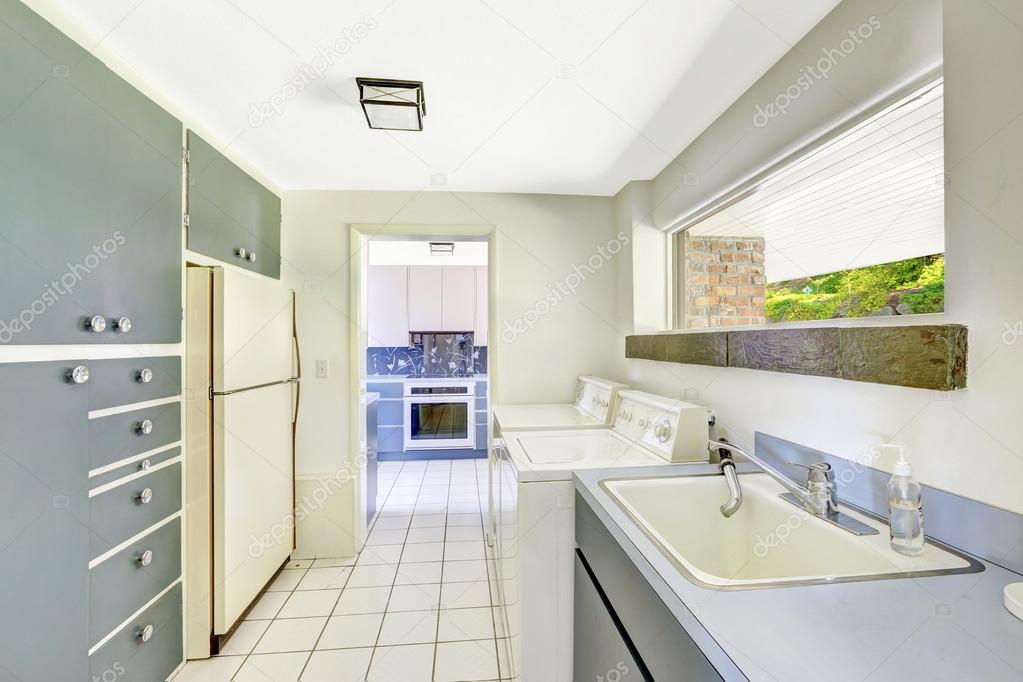 Lavadero con armarios empotrados — Fotos de Stock © iriana88w #51769587